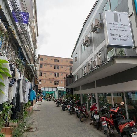 Отель Grey Door Patong Экстерьер фото